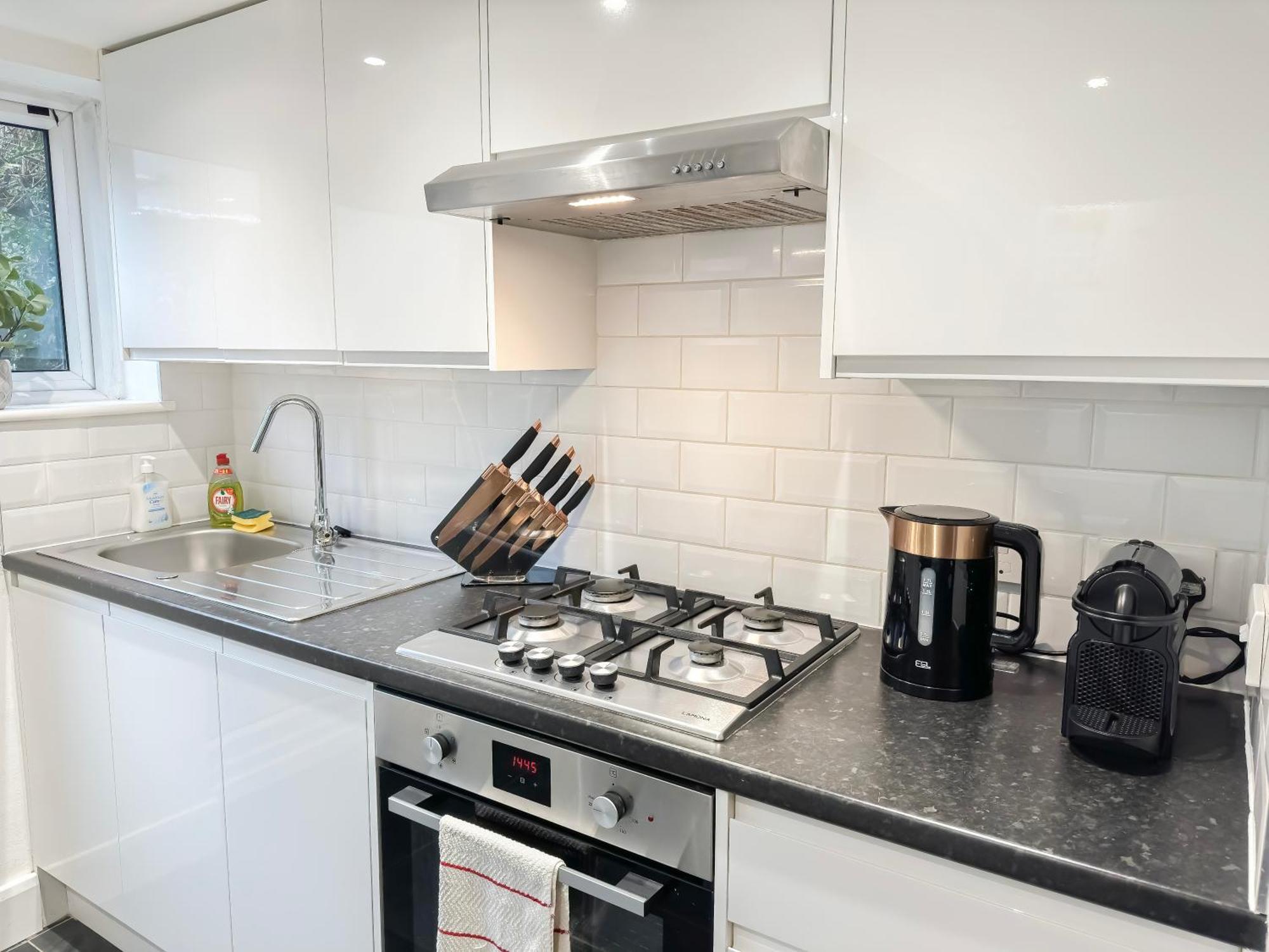 1-Bedroom Flat With Small Garden & Paid Parking In Finsbury Park, Highbury Londýn Exteriér fotografie