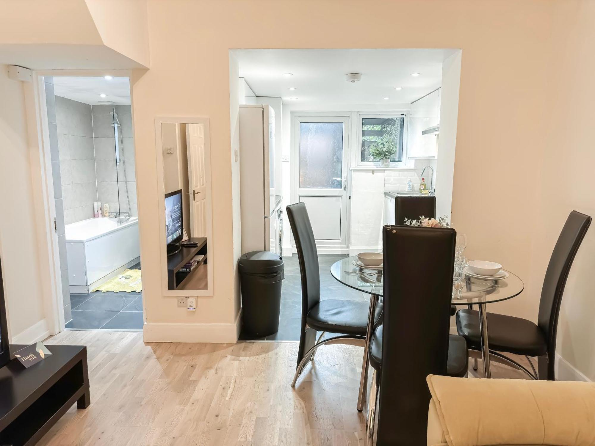 1-Bedroom Flat With Small Garden & Paid Parking In Finsbury Park, Highbury Londýn Exteriér fotografie