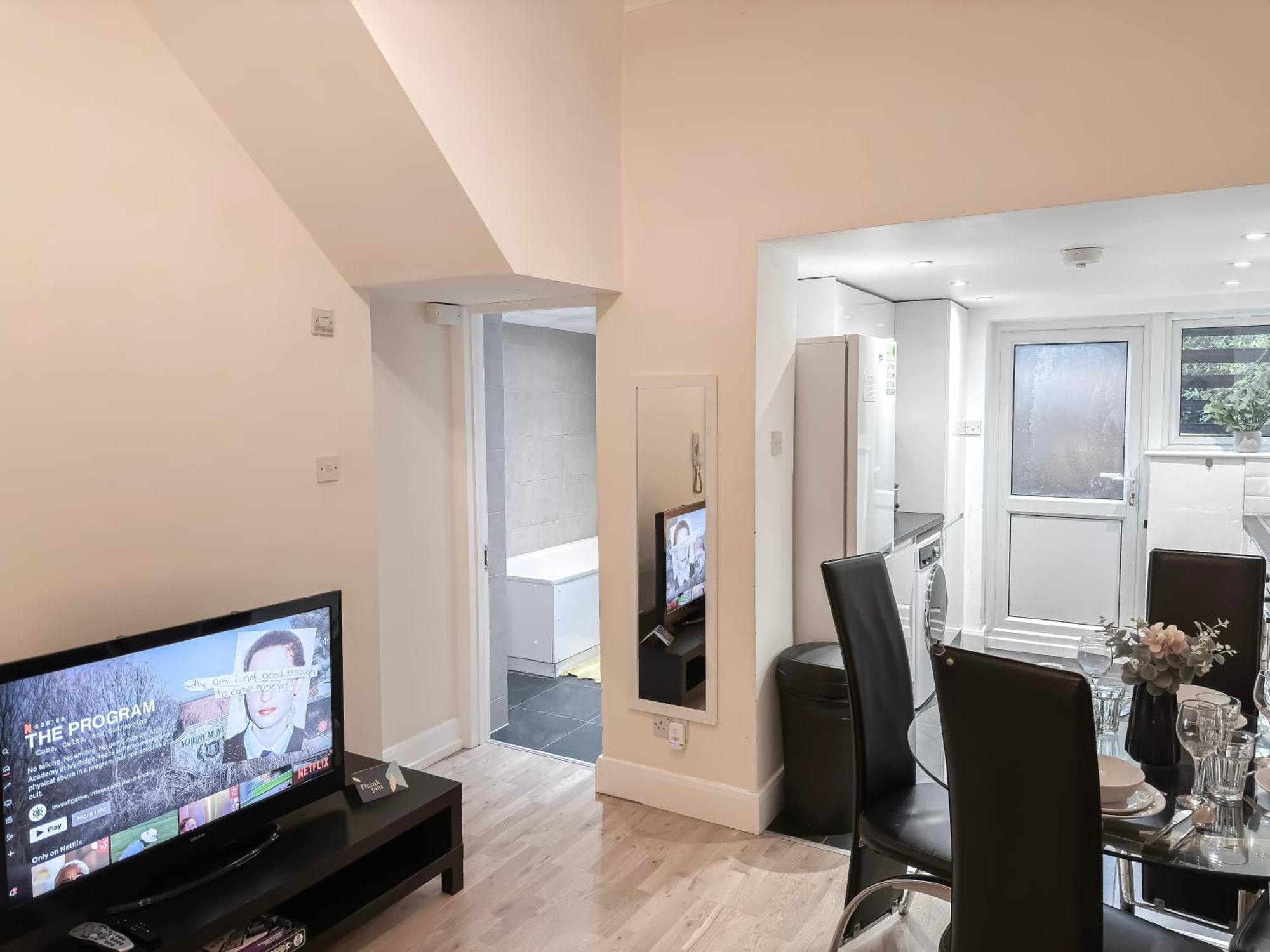 1-Bedroom Flat With Small Garden & Paid Parking In Finsbury Park, Highbury Londýn Exteriér fotografie