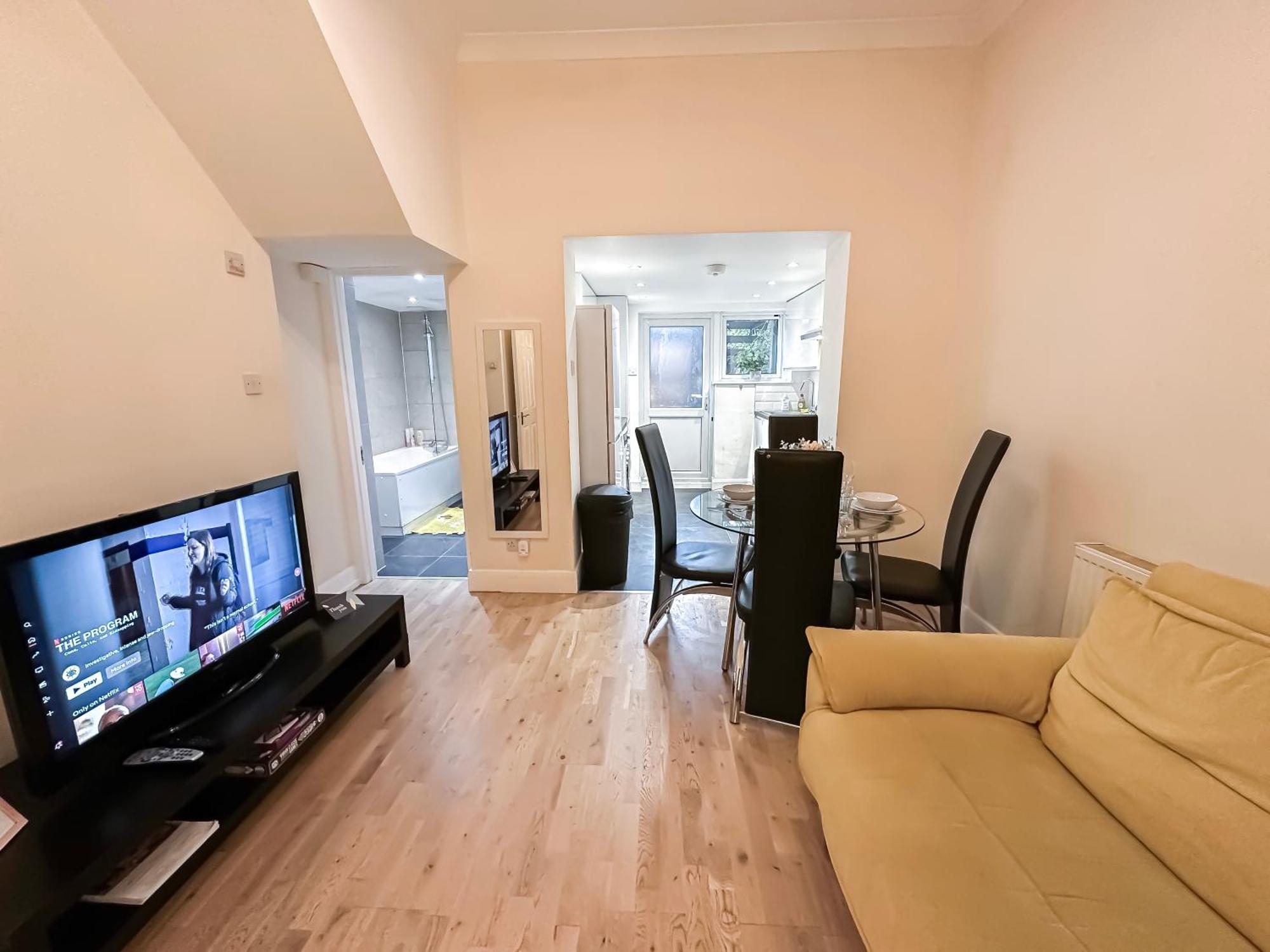 1-Bedroom Flat With Small Garden & Paid Parking In Finsbury Park, Highbury Londýn Exteriér fotografie