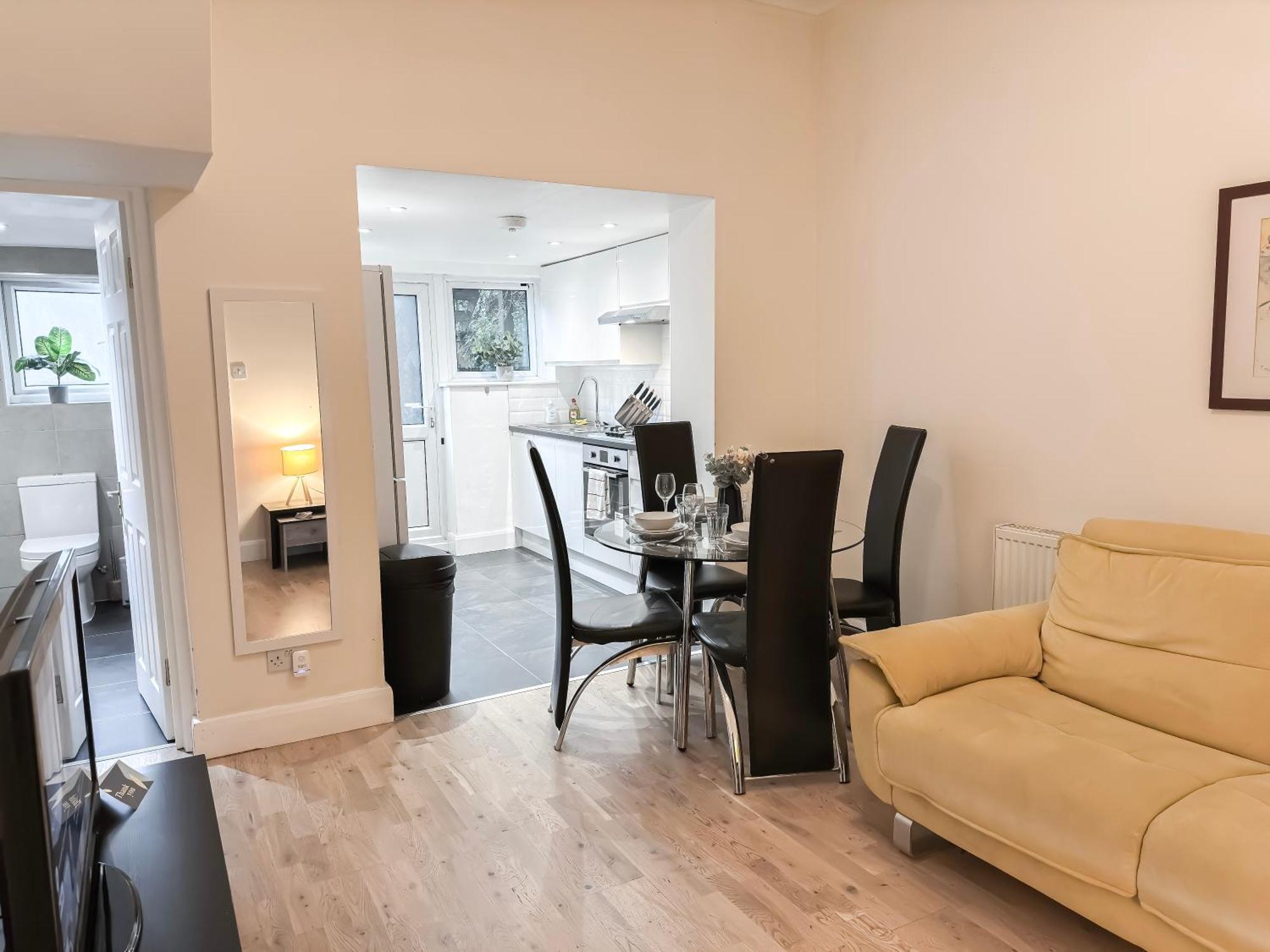 1-Bedroom Flat With Small Garden & Paid Parking In Finsbury Park, Highbury Londýn Exteriér fotografie