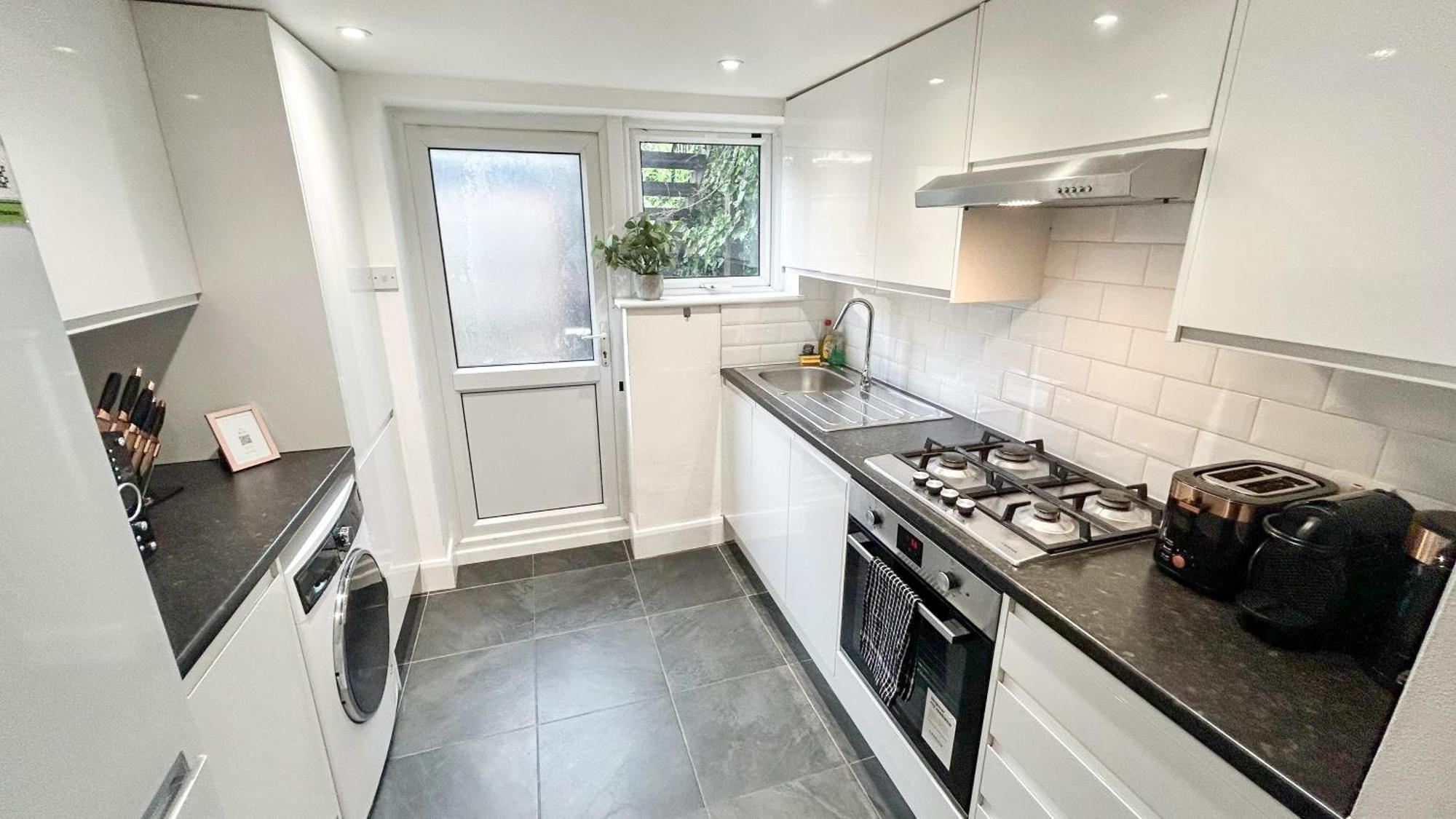 1-Bedroom Flat With Small Garden & Paid Parking In Finsbury Park, Highbury Londýn Exteriér fotografie