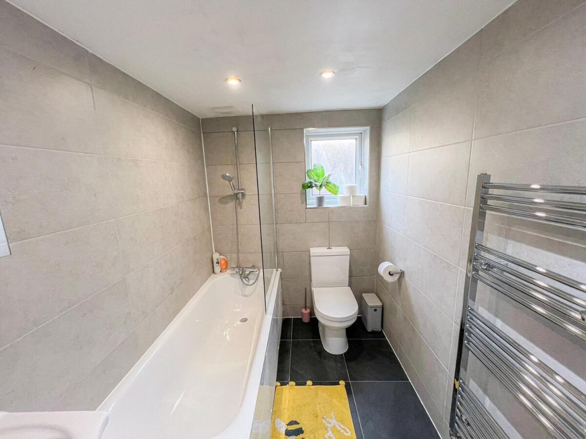 1-Bedroom Flat With Small Garden & Paid Parking In Finsbury Park, Highbury Londýn Exteriér fotografie