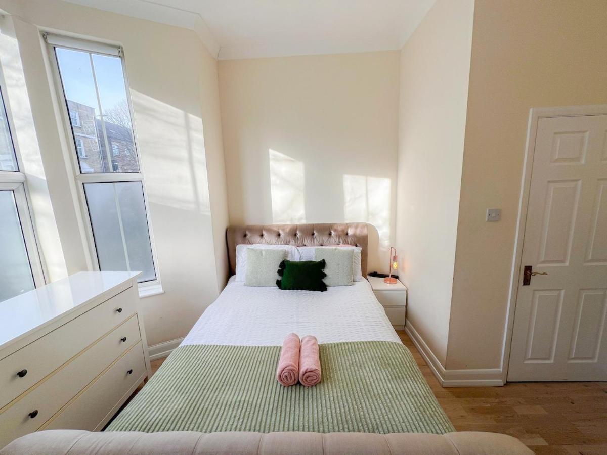 1-Bedroom Flat With Small Garden & Paid Parking In Finsbury Park, Highbury Londýn Exteriér fotografie