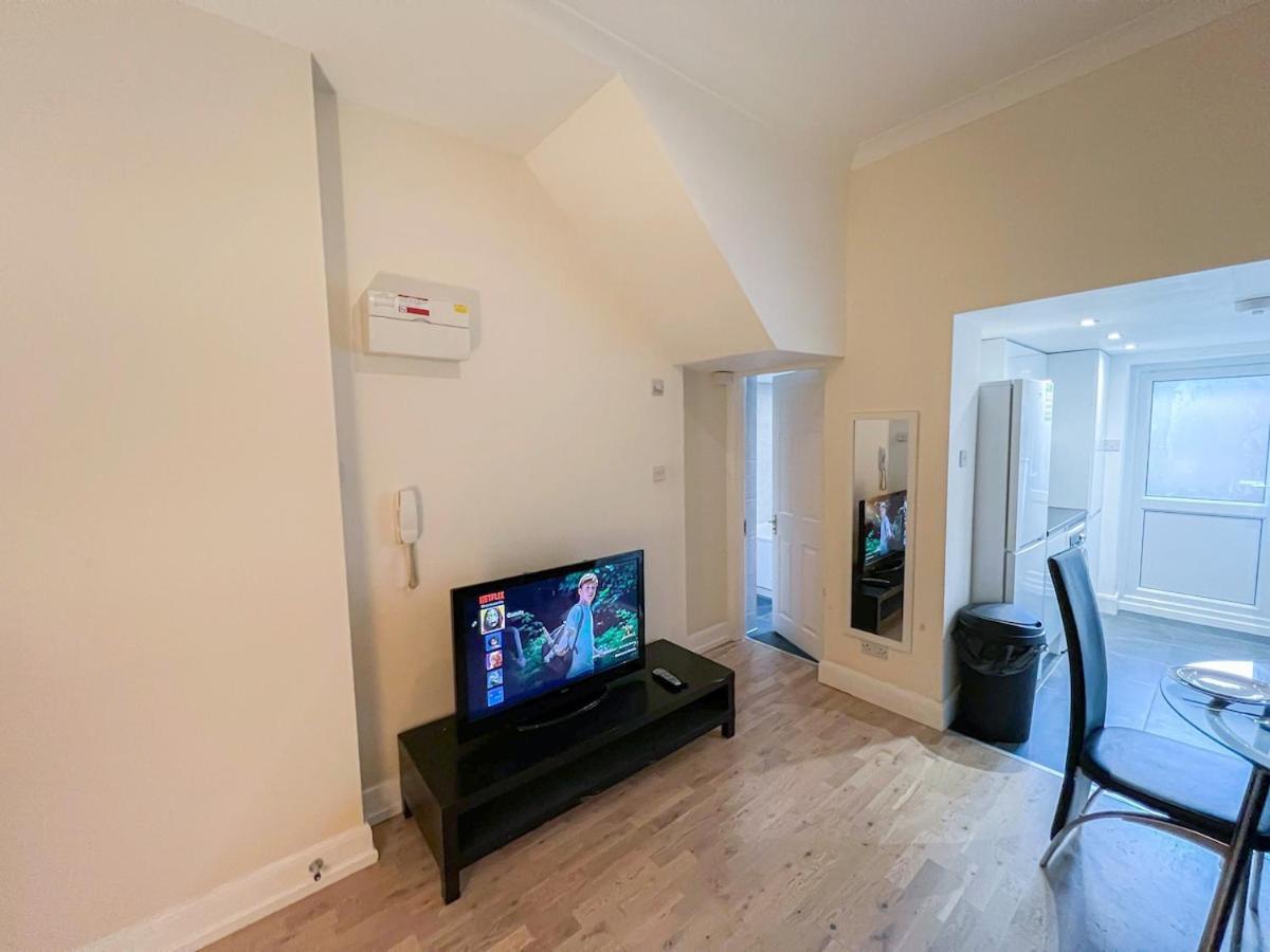1-Bedroom Flat With Small Garden & Paid Parking In Finsbury Park, Highbury Londýn Exteriér fotografie