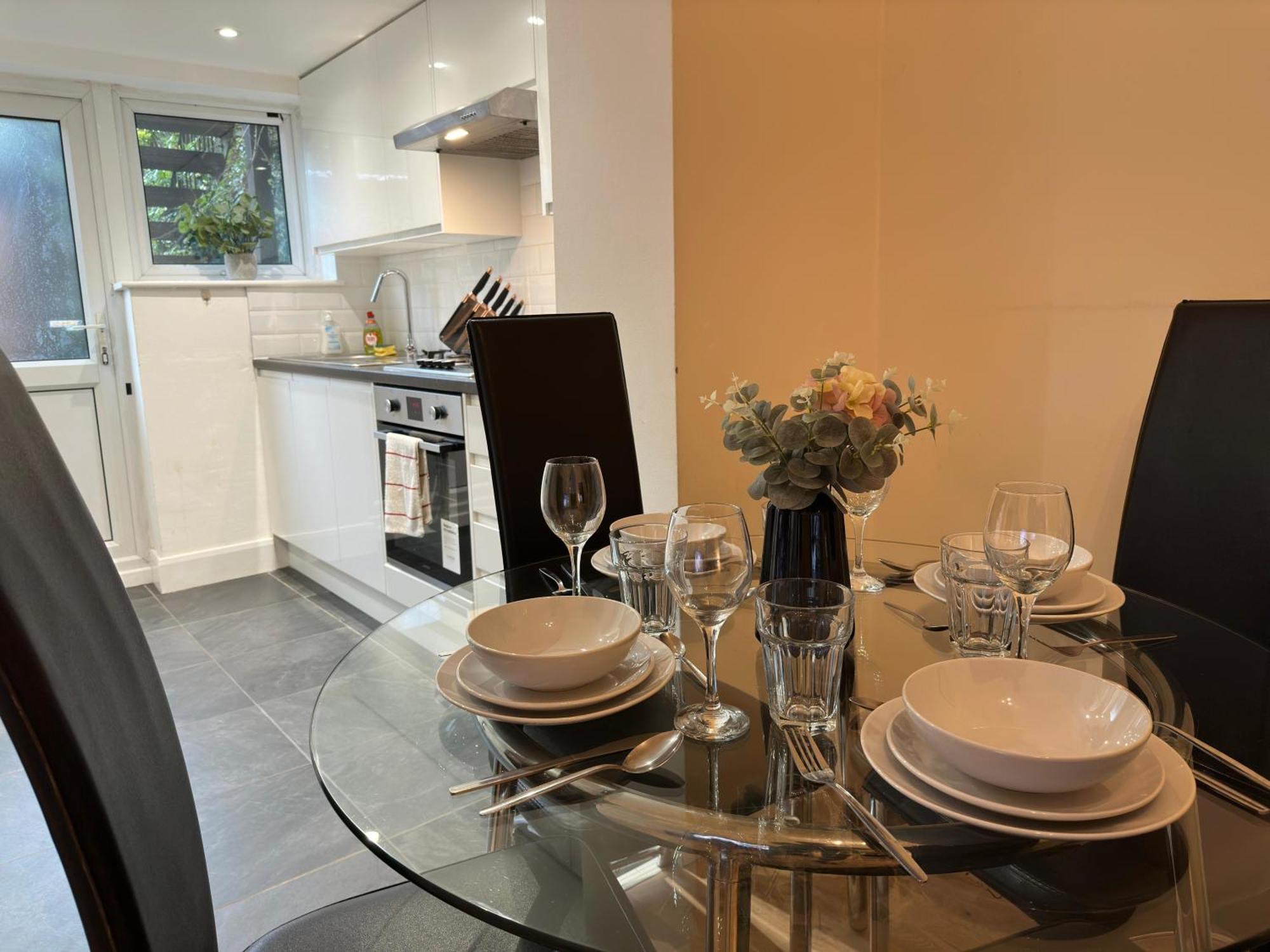 1-Bedroom Flat With Small Garden & Paid Parking In Finsbury Park, Highbury Londýn Exteriér fotografie